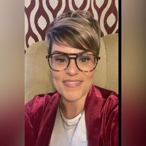 Meet your Posher, Carrie